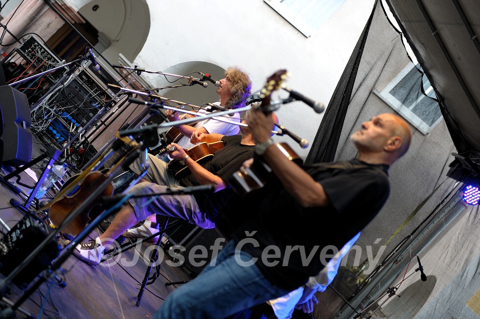 img00100.jpg